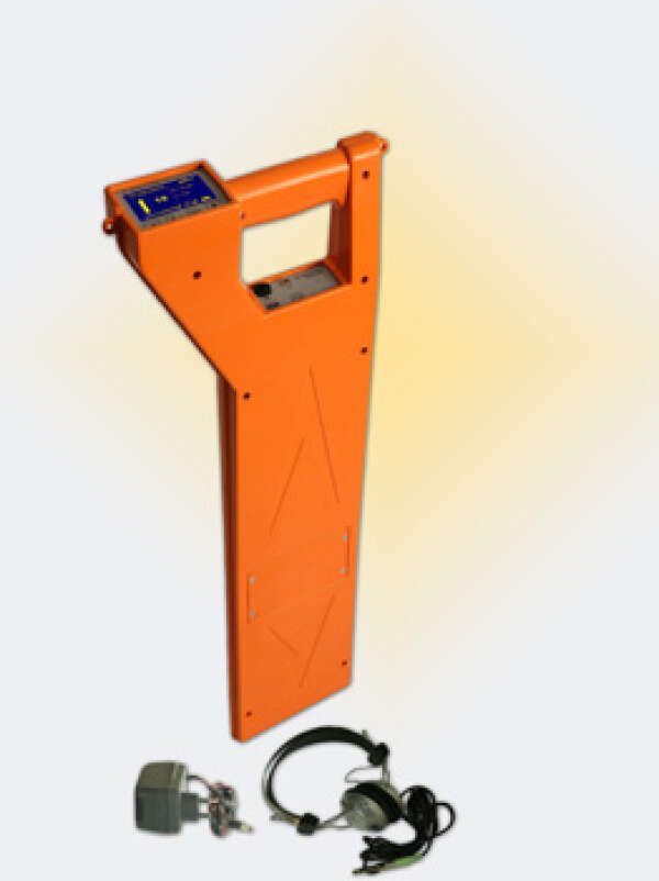 СВЯЗЬПРИБОР ПОИСК-410 Мастер - приёмник трассо-дефектоискателя с OLED-дисплеем (без генератора)